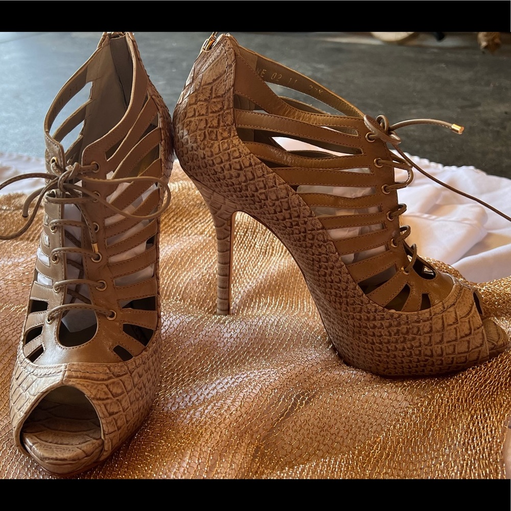 Christian Dior Snakeskin Lace up bootie - Picture 7 of 8